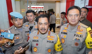 Kunjungan-ke-Riau,-Wakapolri-Silaturahmi-dan-Berikan-Bantuan-Bagi-Mahasiswa-Berprestasi.